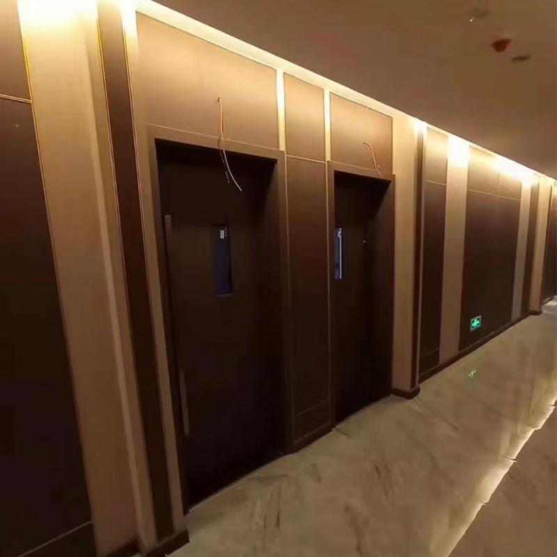 Bilik Hotel Pintu Kayu Kalis Api